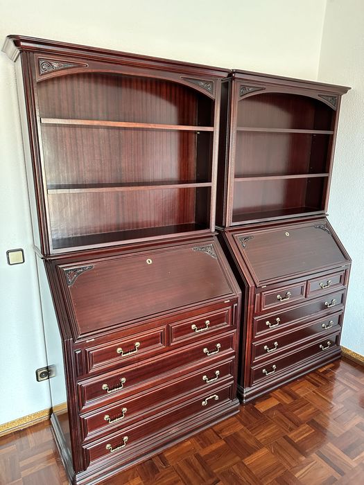 Vende-se conjunto de móveis em madeira