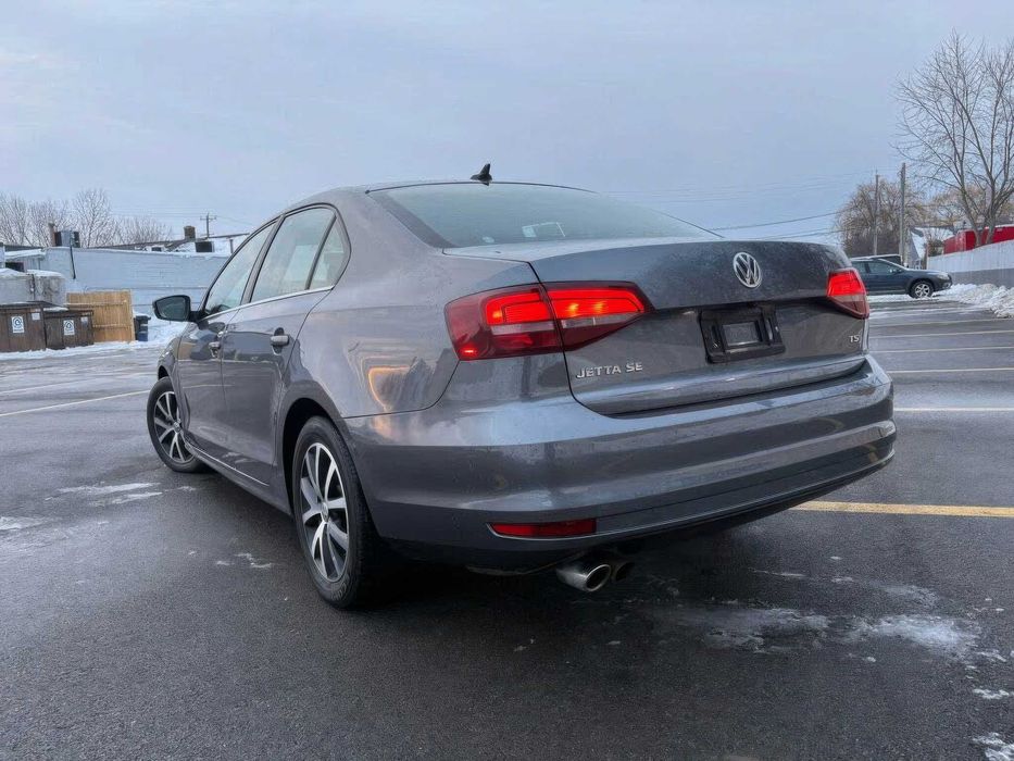 Volkswagen Jetta Sport      2016