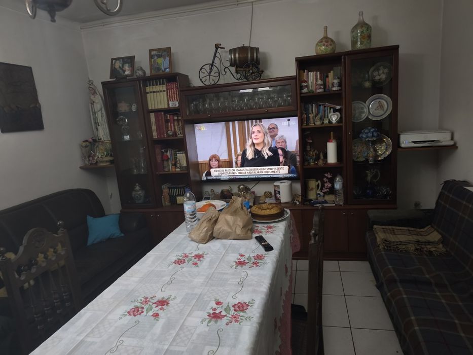 Alugo quarto mobilado com tv e internet