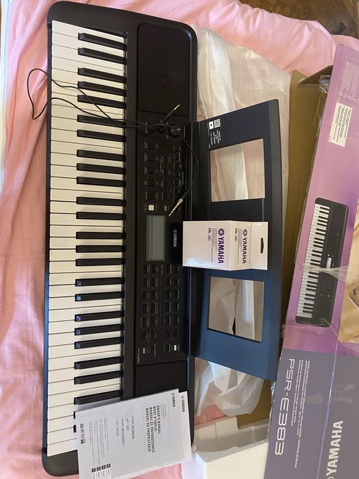 Продам синтезатор Yamaha  PSR E383