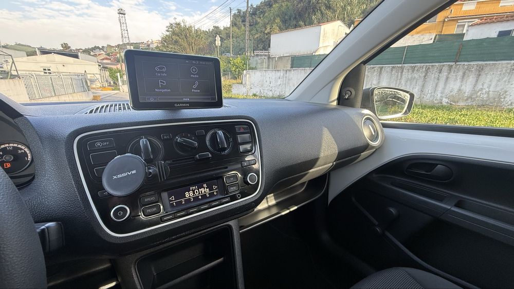 Volkswagen UP 1.0 Move 2014 GPS
