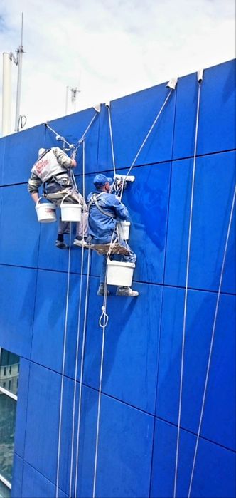 Миття вікон і фасадів у Львові | висотні роботи, промисловий альпінізм