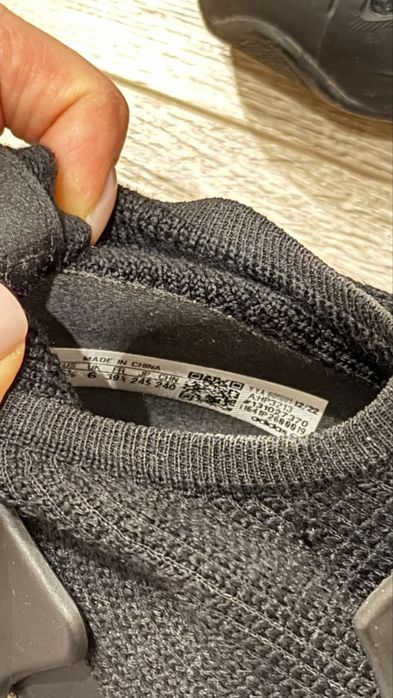 Продам кроссовки , носились раза 3