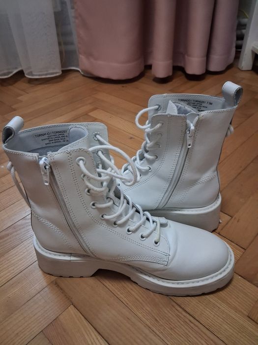 STEVE Madden  ботінки білі М 7,5 ( 38,5)