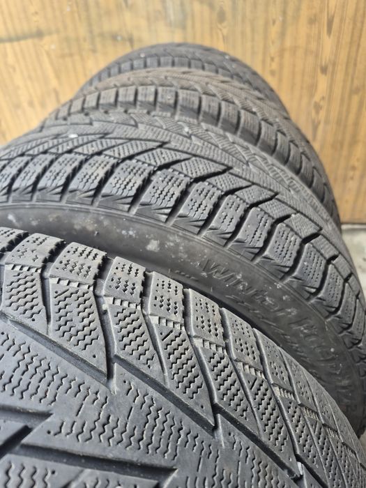 Шини зимові Hankook winter i-cept iz2 225/45 R17