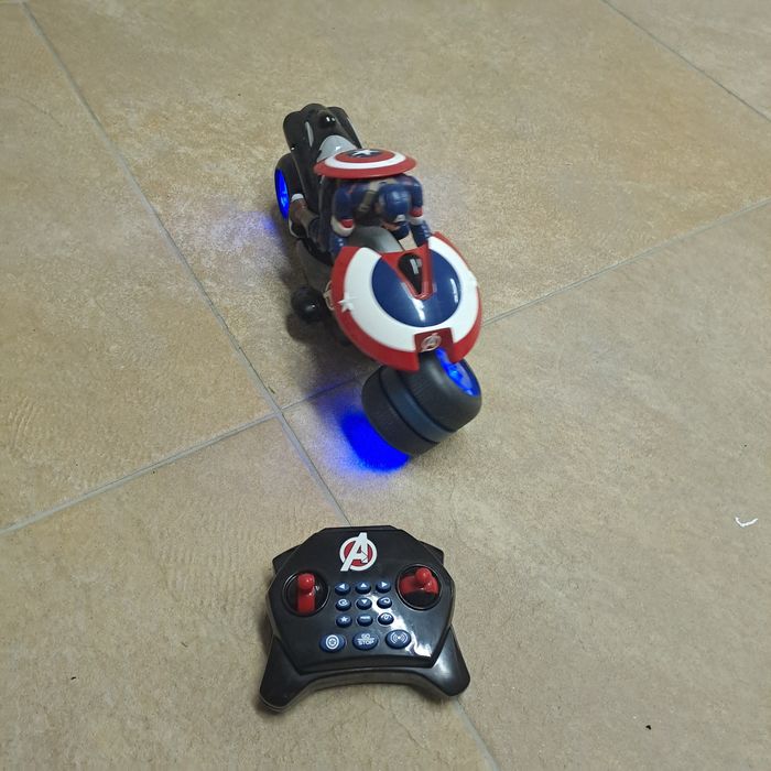 Mota telecomandada capitão america