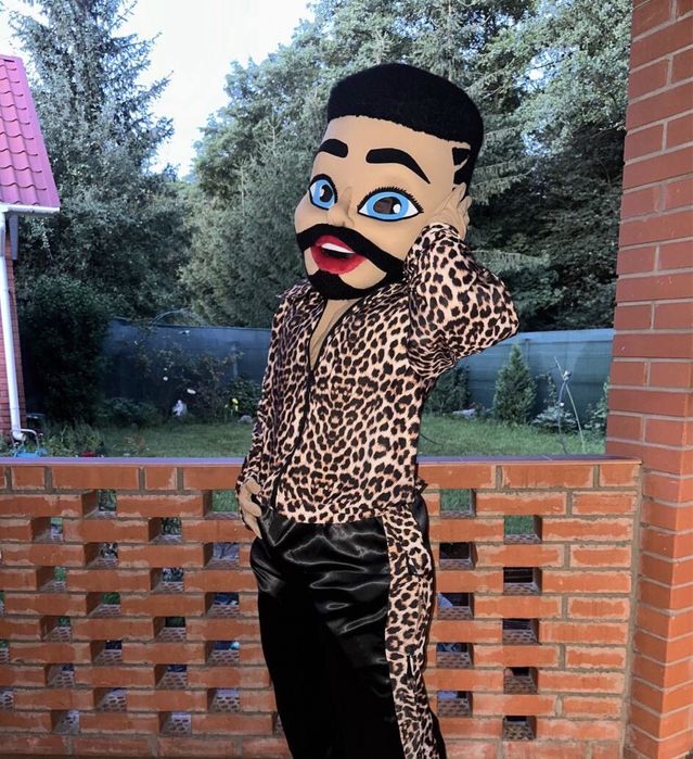 Стриптизери- аніматори, білий ведмідь