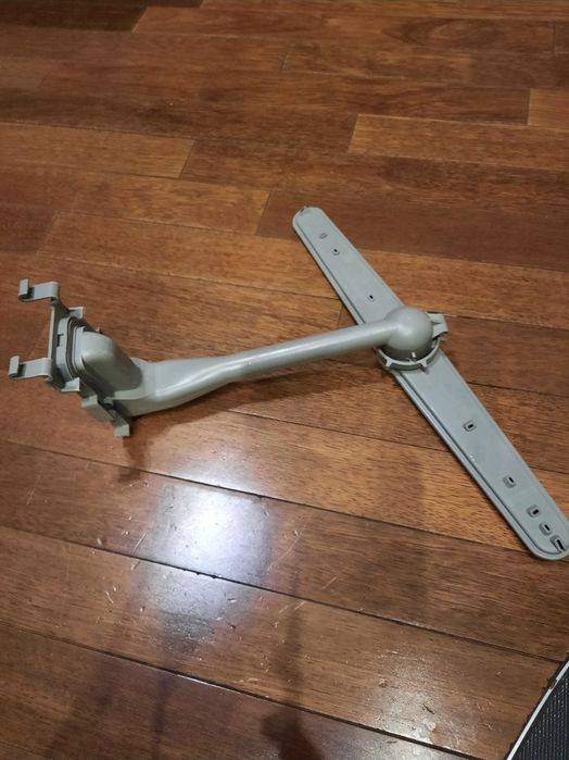 Spryskiwacz (śmigło) dolny i górny do zmywarki Whirlpool ADG 658/1 IX