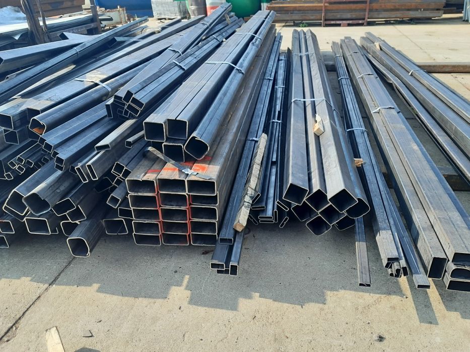 Profil blacha czarna rura stalow słupki