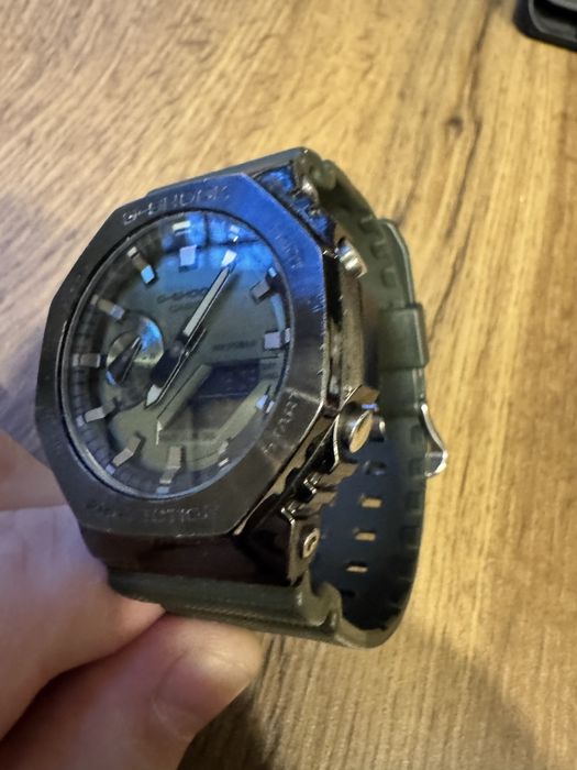 Продаю Casio G-Shock GM-2100B.