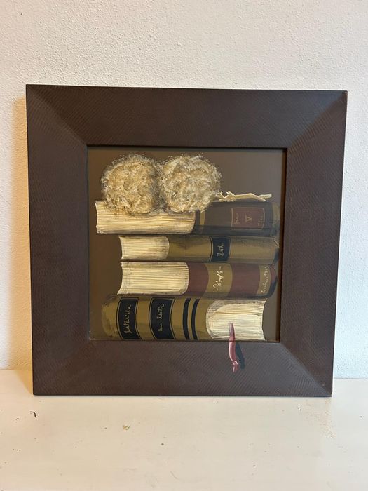 Quadro e moldura castanha - livros e flores