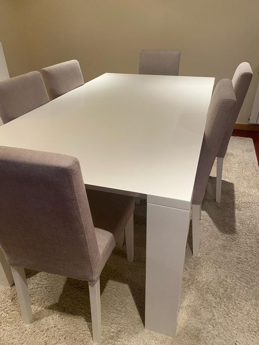 Mesa de jantar branca lacada (1,80x1,00) com 6 cadeiras bege