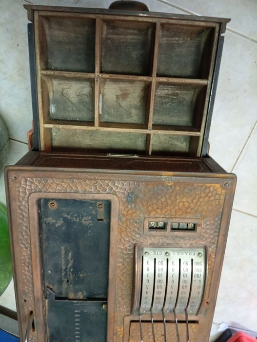 Registadora antiga em ferro