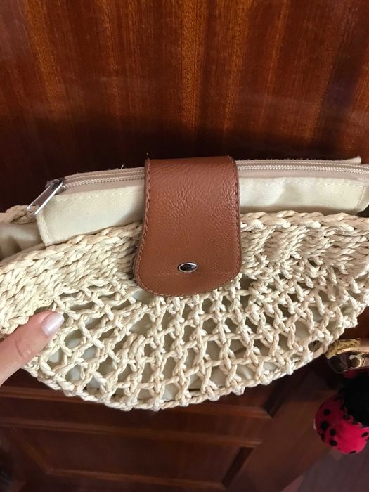 Mala a tiracolo, praticamente nova