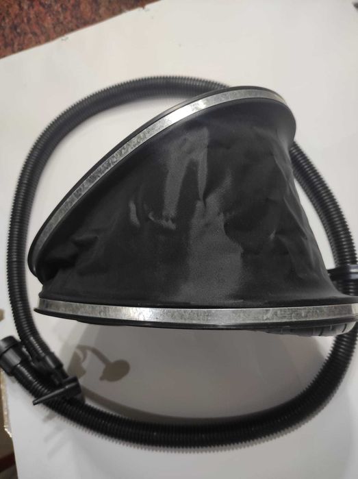 Pompka nożna kempingowa.