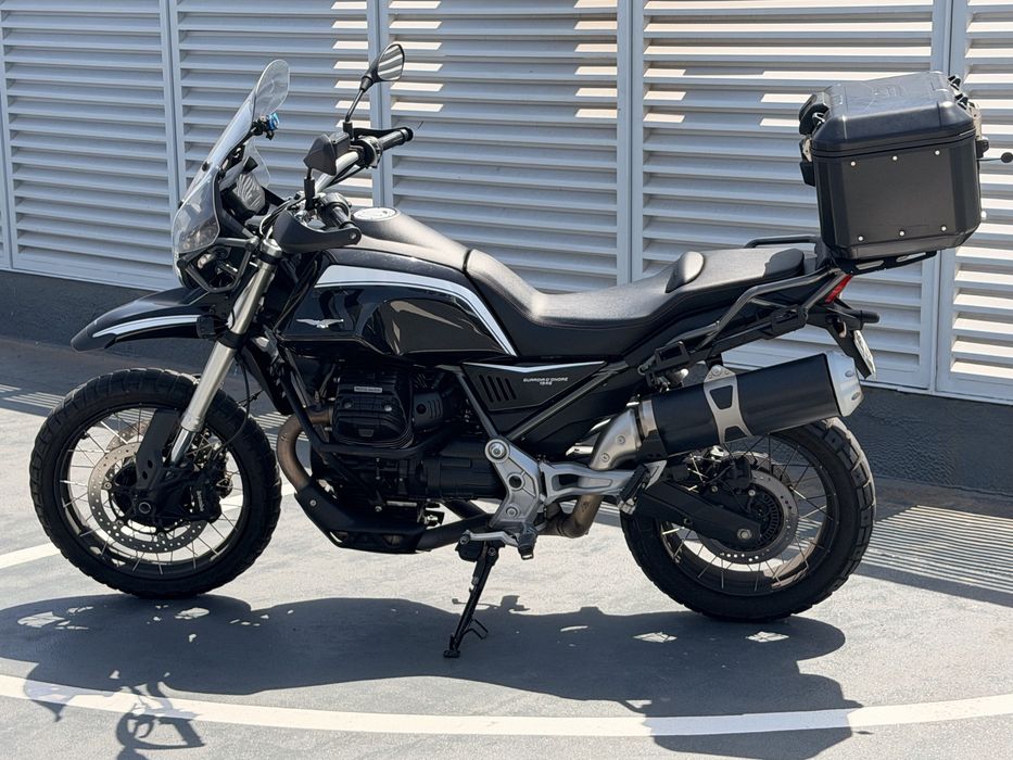 Moto Guzzi V85T Guardia d’ onore
