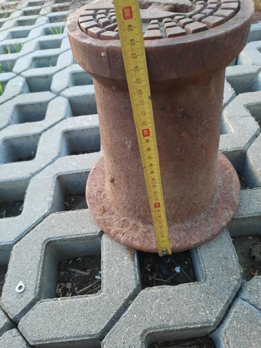 Właz żeliwny d 600 40 tonowy