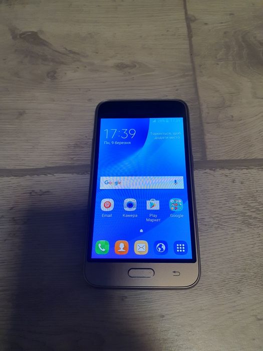 Samsung j1 телефон