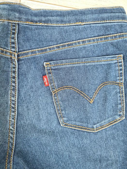 Levi Straus & Company jeansy