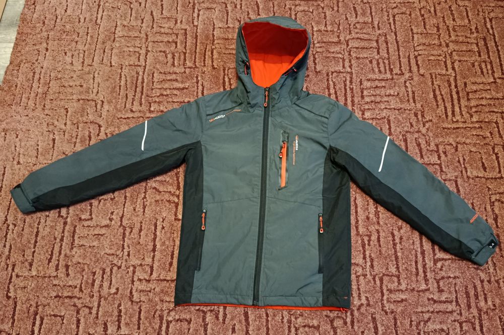 Демісезонна куртка для хлопчика.