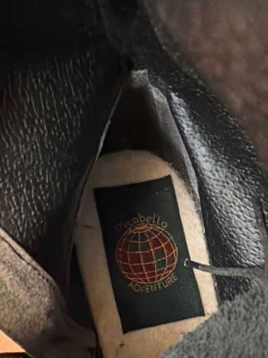 Bota tipo coturno em pele