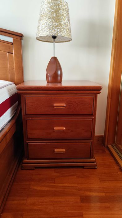 Quarto Completo (cama+mesas cabeceira+cómoda)
