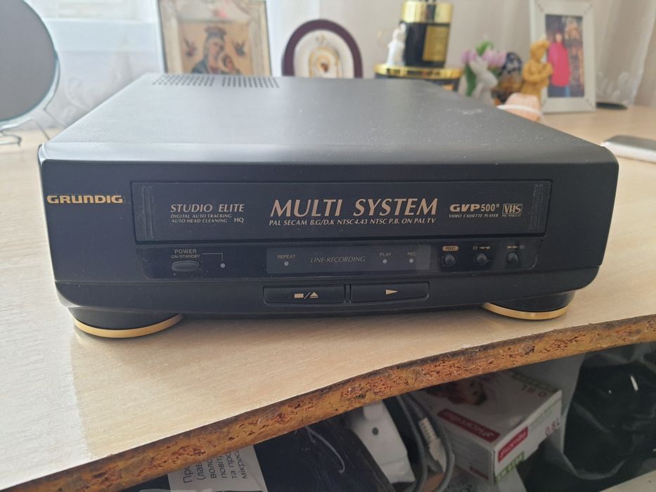 Відеомагнітофон Grundig GVP500R