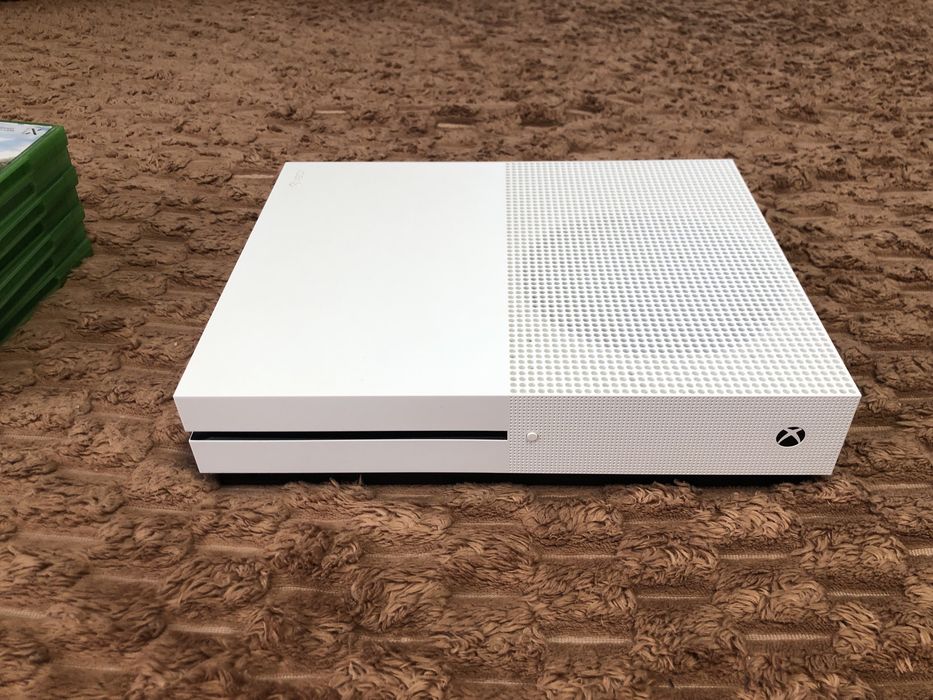 Продам xbox one s 1tb (без коробки)