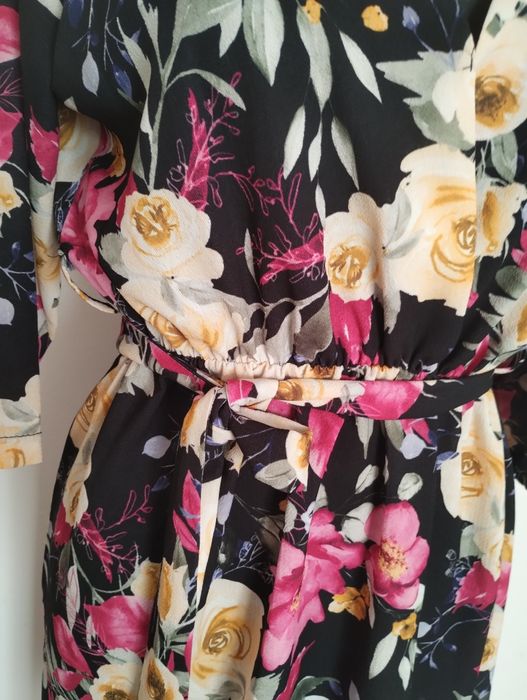 Sukienka w kwiaty 38