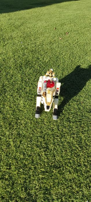 White Power Ranger with Animal64409188974593121