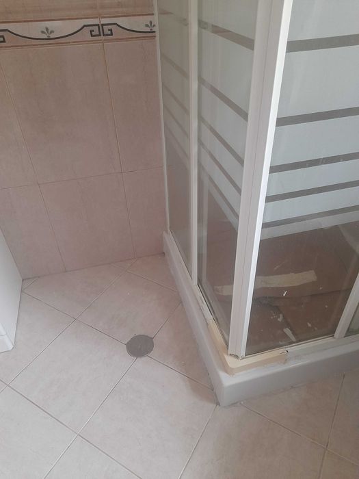 WC Base de Chuveiro, Torneira Elétrica ,Móvel com espelho e Lavatório