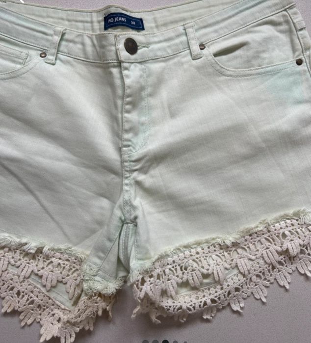 Calções curtos verde claro