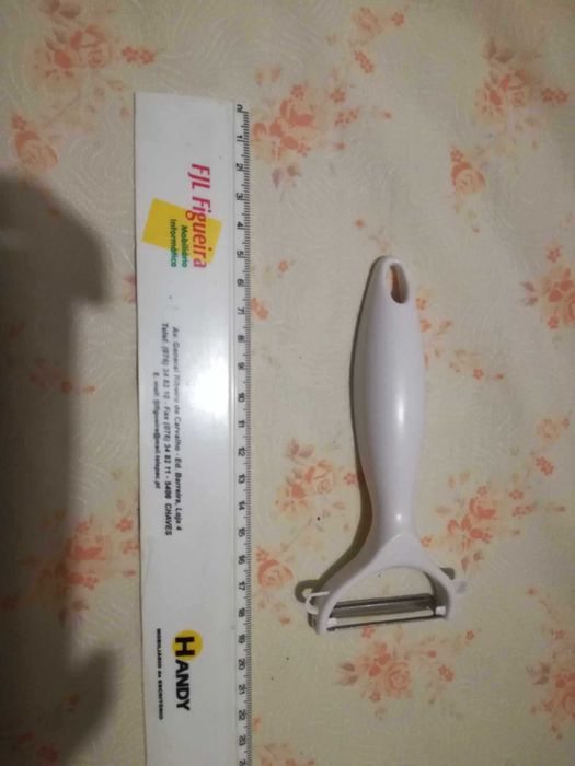 Descascadores: legumes e ananás