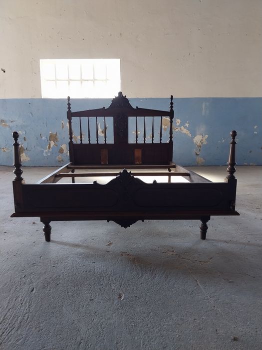 Cama de casal rústica