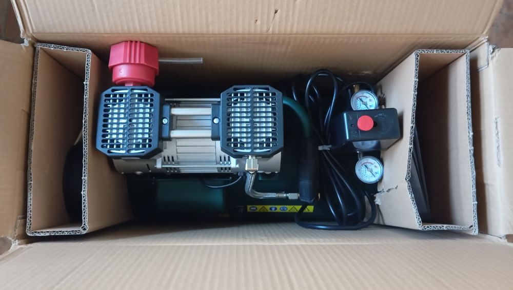 Compressor silêncioso Parkside 24Lt 1100W
