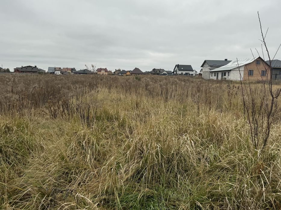 Продам рівну ділянку поруч забудови