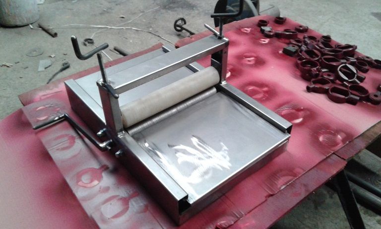 Corte e vincar cartão