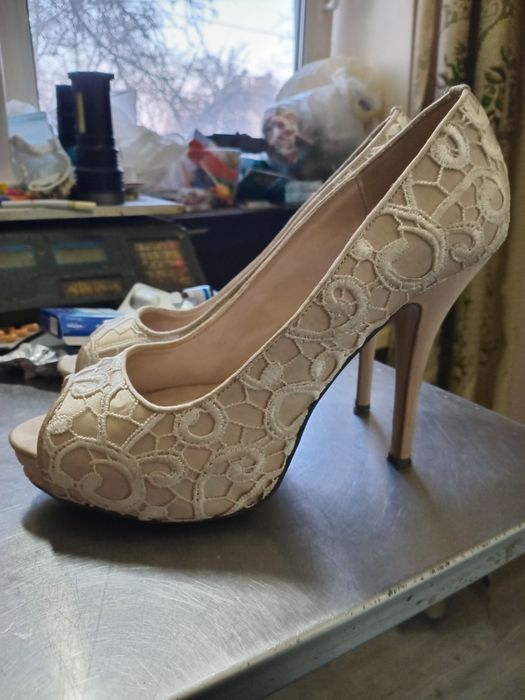Продам женские туфли