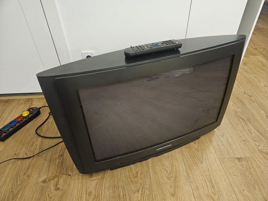 Telewizor kineskop crt Grundig Scart RGB + VGA idealny do retro ps2 dreamcast i inne