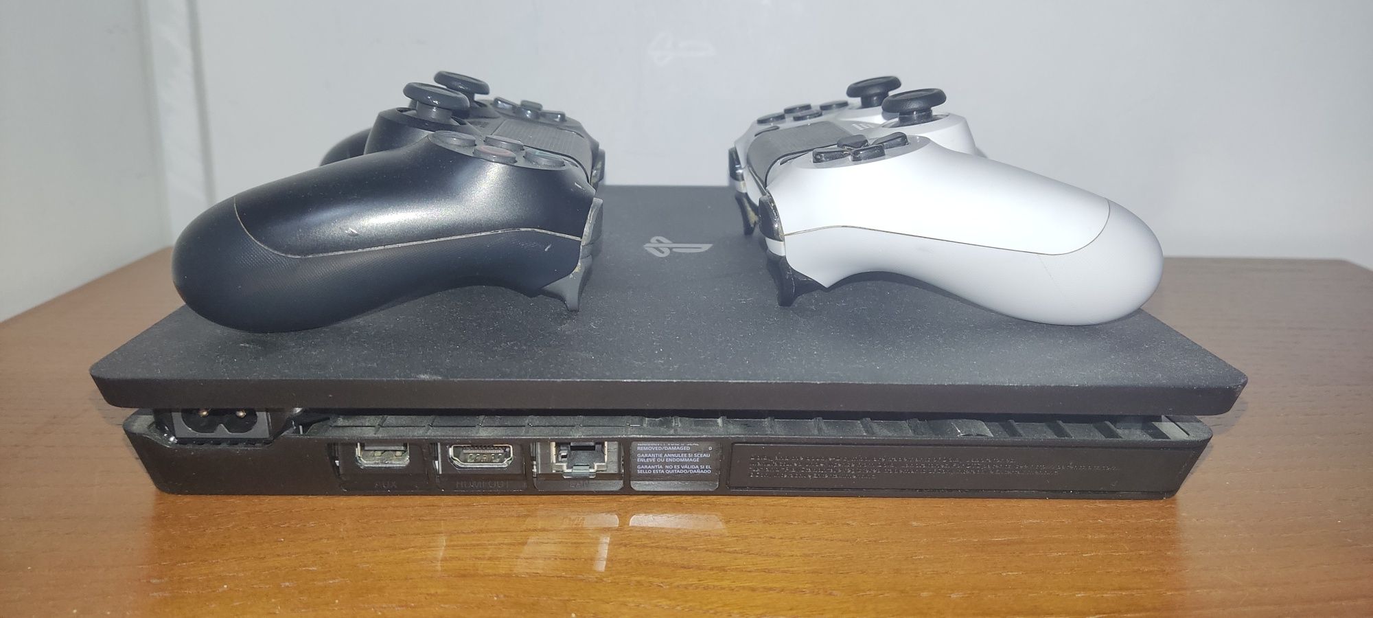 PS4 de 1Tb, 2 comandos e 5 jogos Paredes • OLX Portugal