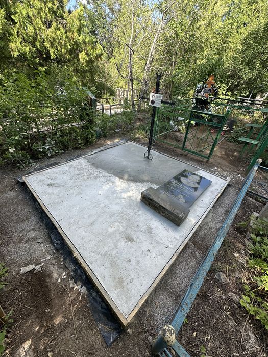 Реставрация памятников, Укладка плитки, Установка памятников, противоусадочные плиты
