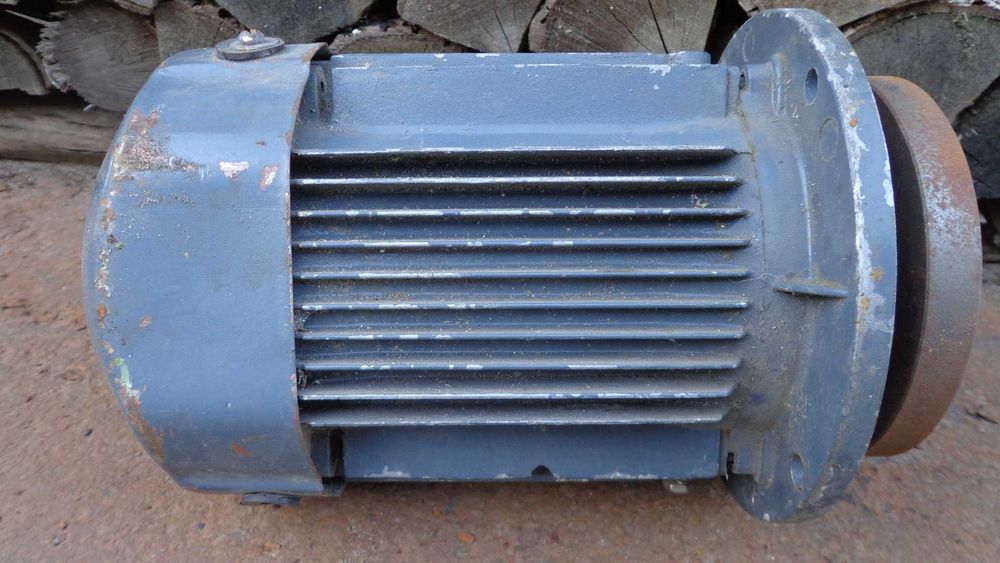 Електродвигун від швейної машинки