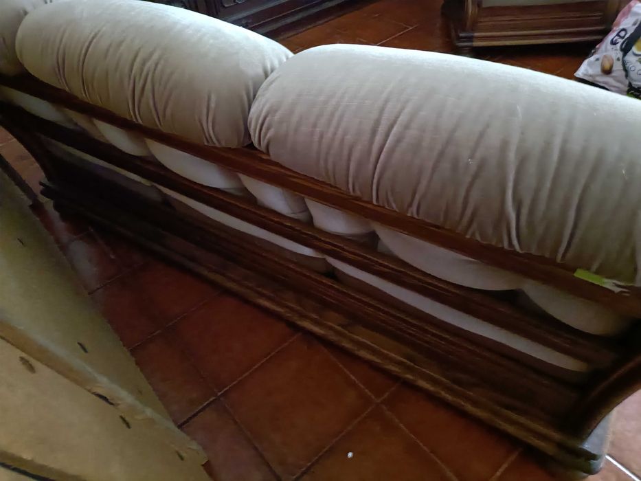 Vendo sofás e outros para desocupar