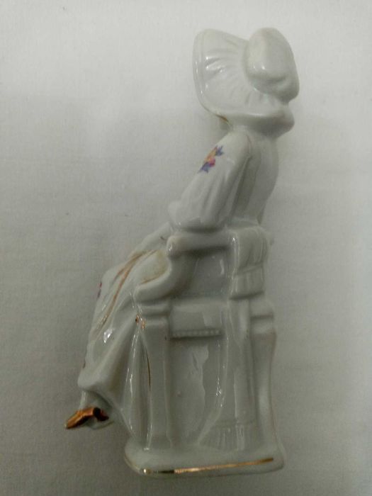 Продам статуэтку Дама