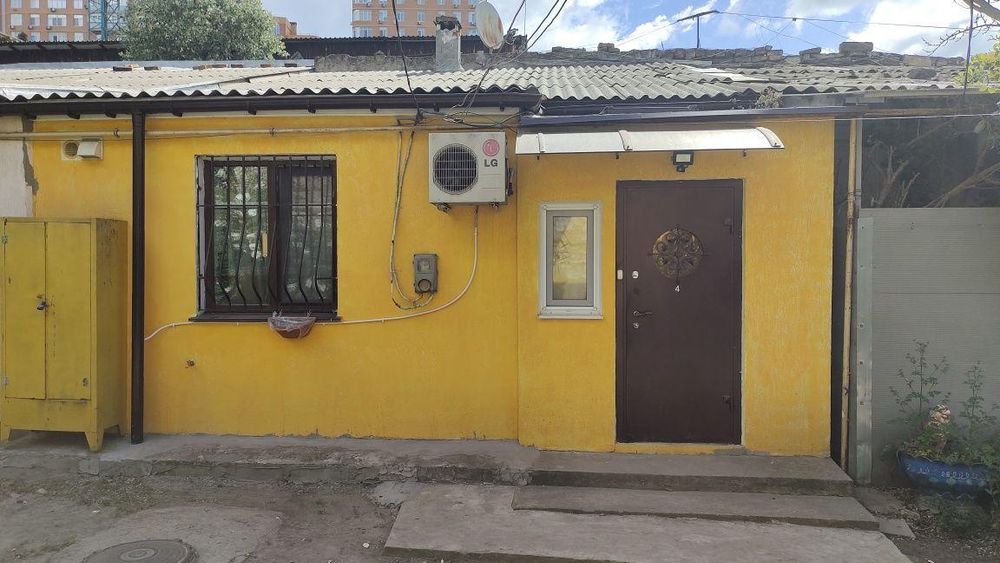 Продам 2-к квартиру на Молдаванці, вул. Середня (3-220-201)