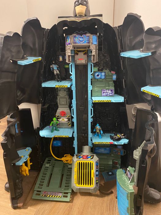 Twierdza Batmana, Batman Cave