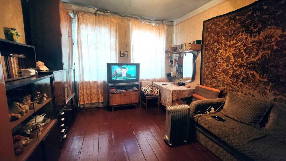Продается фасадная квартира рядом с центром города