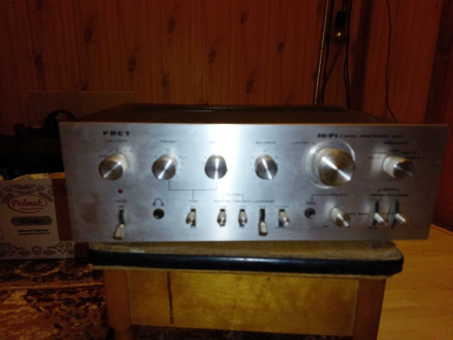 Sprzedam wzmacniacz sprawny mocny