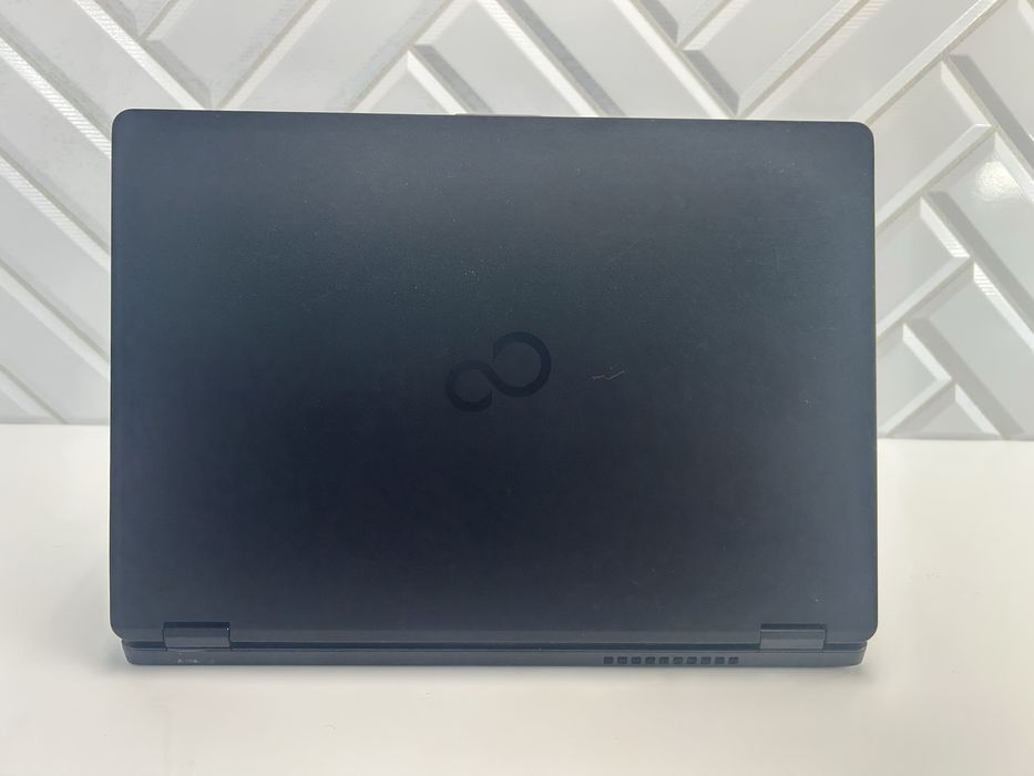 Laptop Fujitsu U729 i5-8265U 8 GB / 256 GB SSD