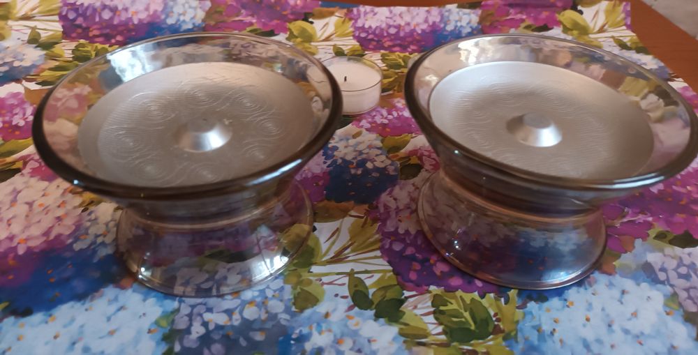 Dois suportes de velas